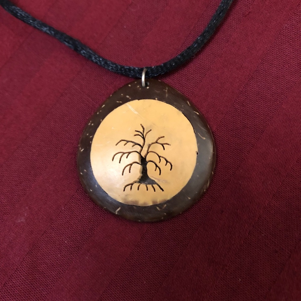 Handmade Jamaican necklace - Picture 2 of 2